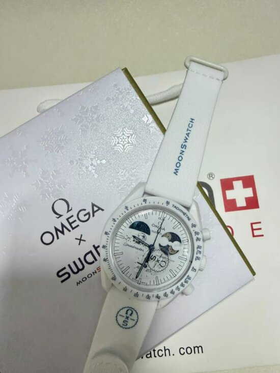 Swatch Omega Bioceramic Mission to earthphase moonshine cold moon White main image 4